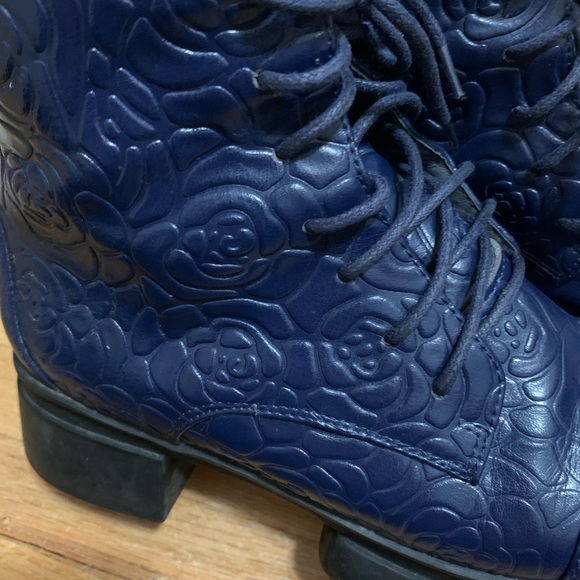 Chanel blue uncle lace boots - Picture 7 of 8